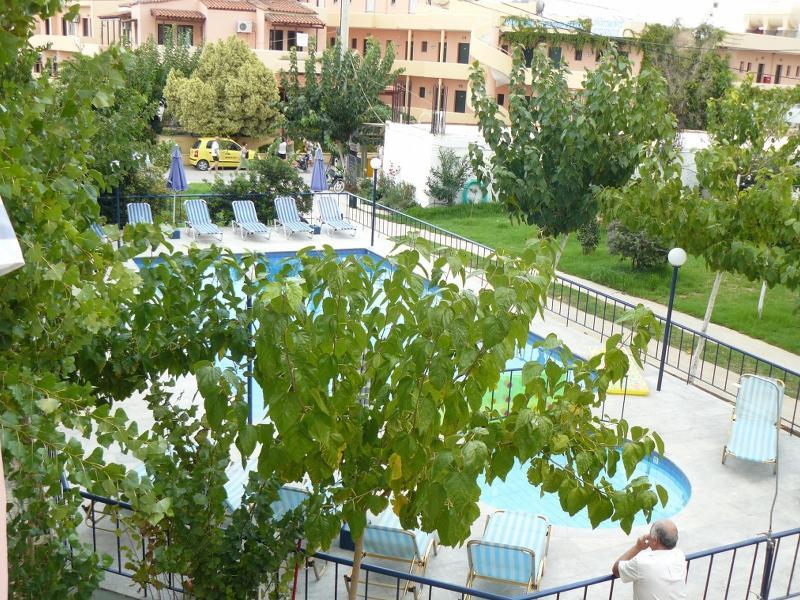 Leonidas Studios & Apartments Georgioupoli Exterior photo