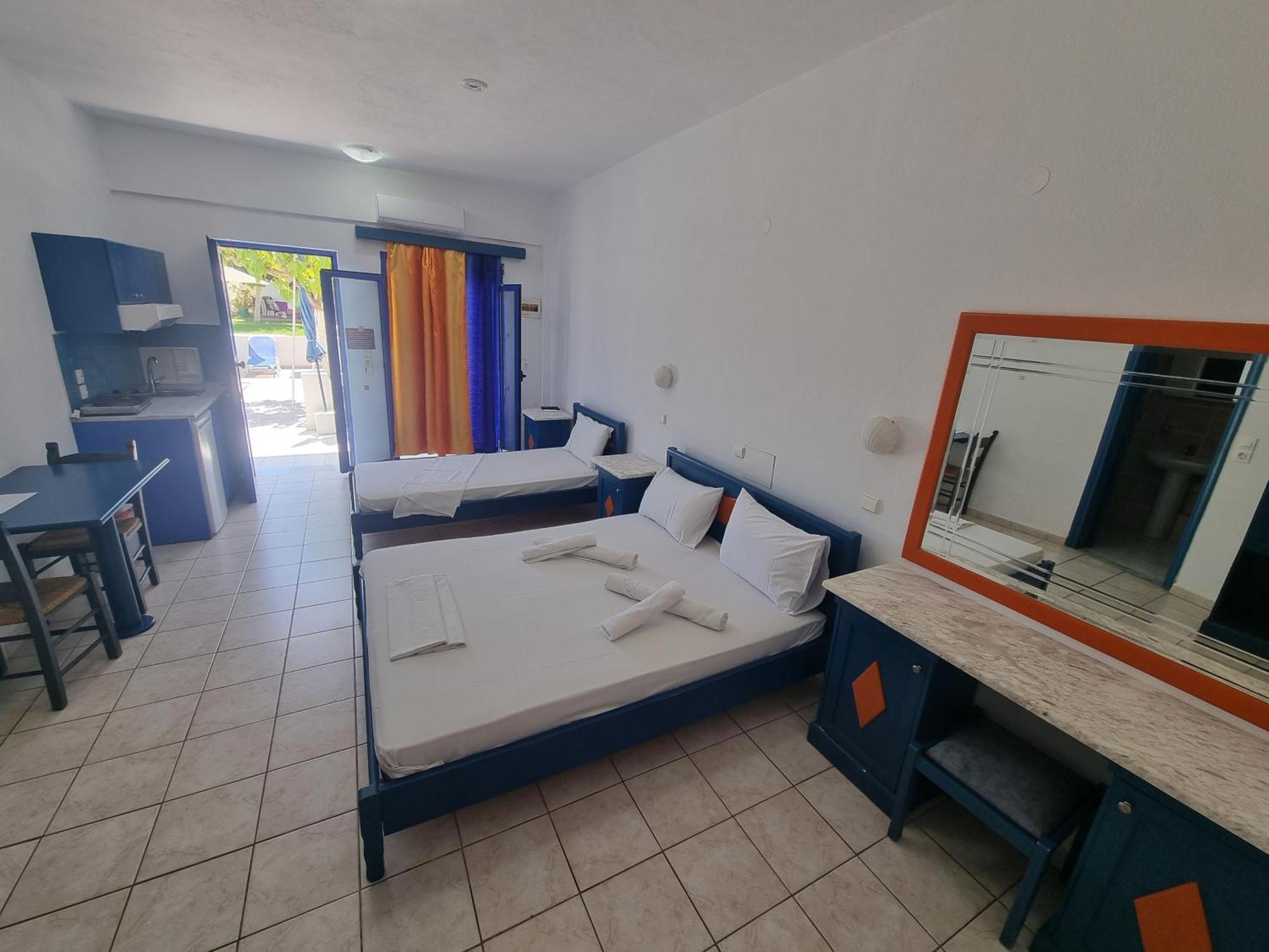 Leonidas Studios & Apartments Georgioupoli Exterior photo